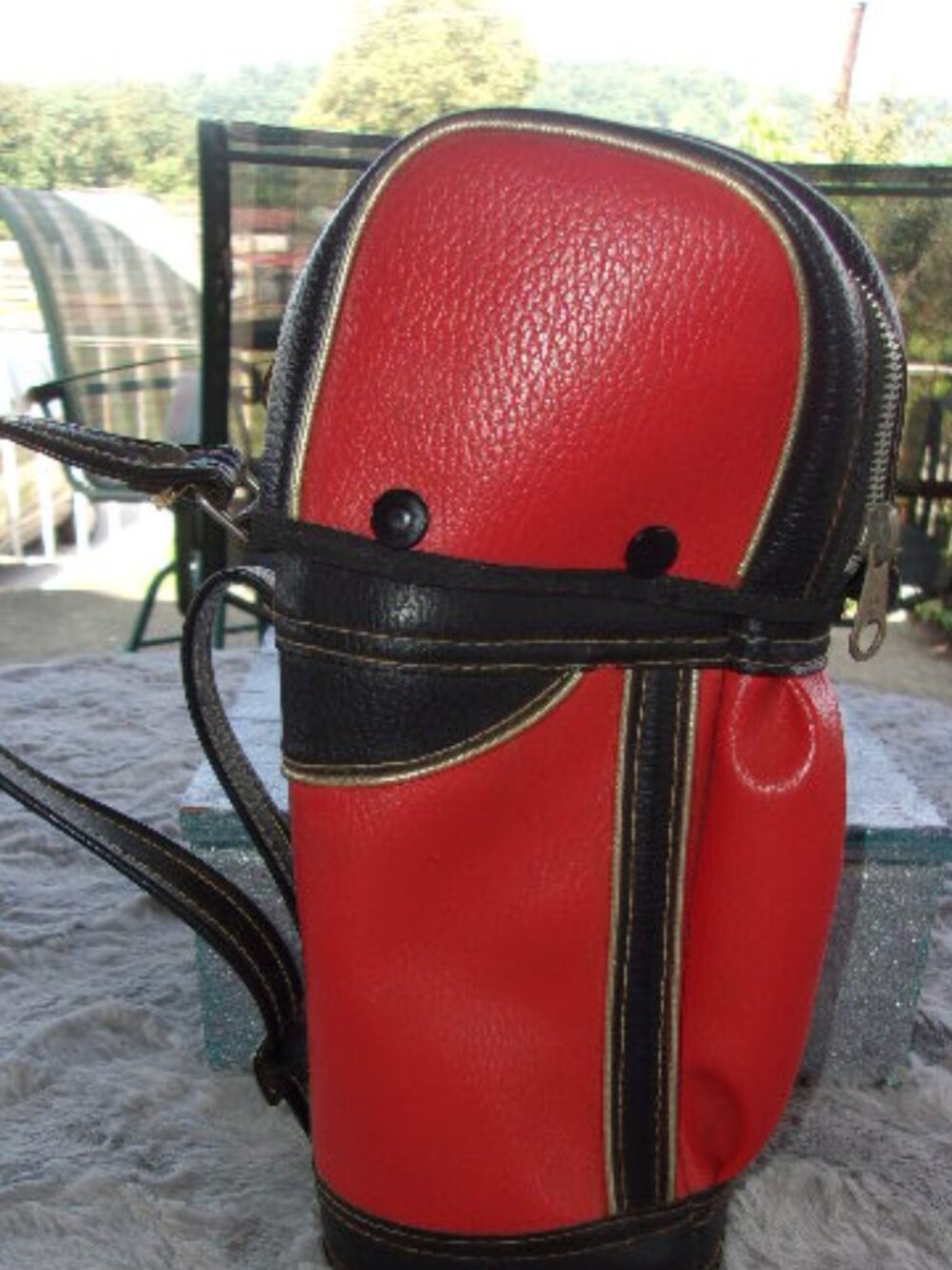 E-251 VINTAGE RED AND BLACK FAUX MINI GOLF WINE BOTTLE BAG/HOLDER